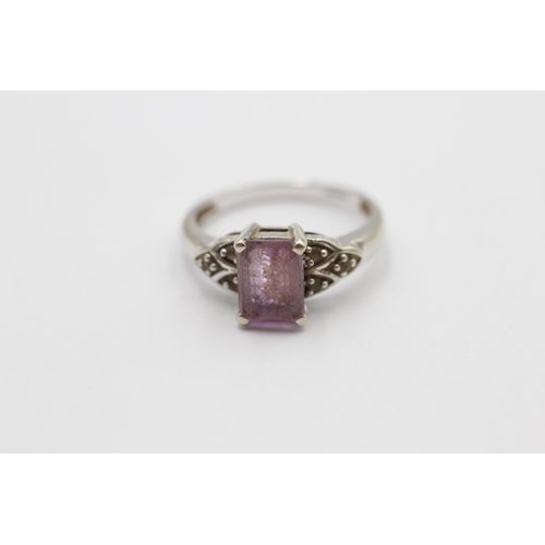 133 - 9ct White Gold Diamond And Amethyst Solitaire And Shoulder Set Ring (3g) size N1/2