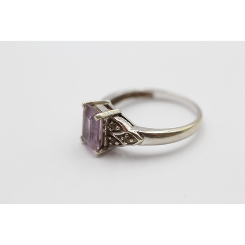 133 - 9ct White Gold Diamond And Amethyst Solitaire And Shoulder Set Ring (3g) size N1/2