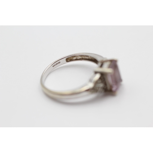 133 - 9ct White Gold Diamond And Amethyst Solitaire And Shoulder Set Ring (3g) size N1/2