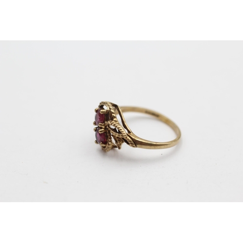 140 - 9ct Gold Ruby Toi & Moi Intertwined Ornate Bypass Ring (1.9g) size K