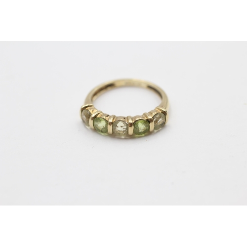 142 - 9ct Gold Peridot And Green Quartz Five Stone Ring (2g) size M