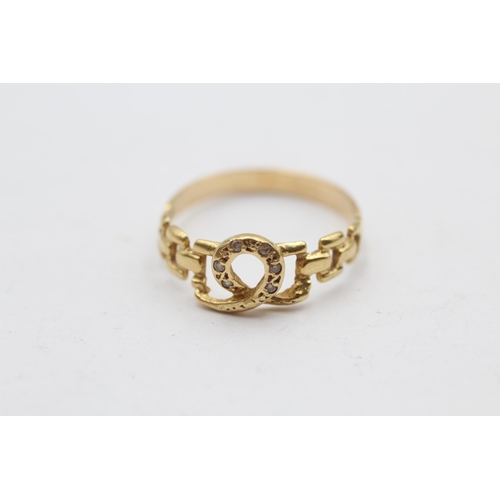 144 - 9ct Gold Diamond Paved Loop Detail Chain Detail Shoulders Statement Ring (2.1g) size R1/2