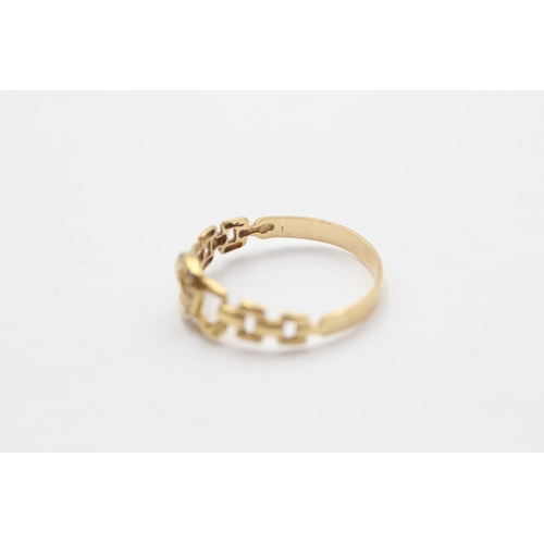 144 - 9ct Gold Diamond Paved Loop Detail Chain Detail Shoulders Statement Ring (2.1g) size R1/2