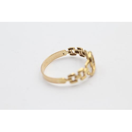 144 - 9ct Gold Diamond Paved Loop Detail Chain Detail Shoulders Statement Ring (2.1g) size R1/2