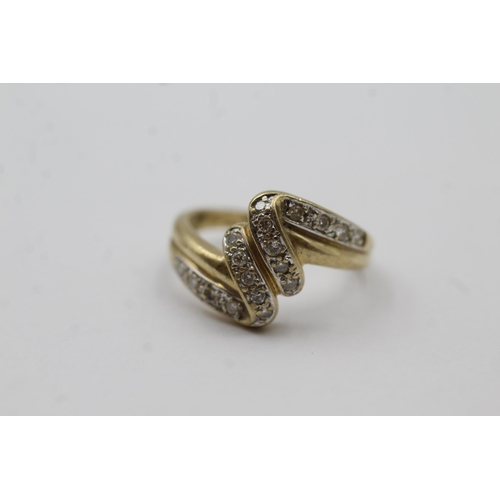 147 - 9ct White And Yellow Gold Diamond Paved Zig Zag Ribbon Fold Modernist Statement Ring (2.7g) size M