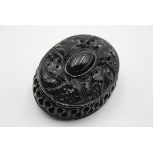 161 - A Large Victorian Carved Jet Mourning Brooch (46g)