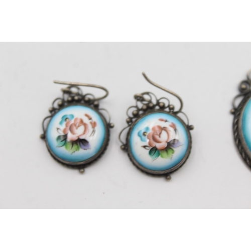 181 - A Floral Russian Enamel Pendant, Ring And Earrings Set (25g)