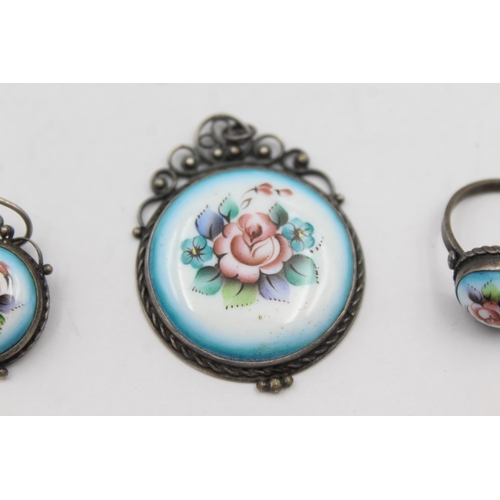 181 - A Floral Russian Enamel Pendant, Ring And Earrings Set (25g)