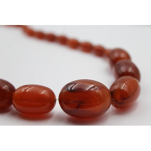 193 - A Single Strand Bakelite Bead Necklace, In Need Of A New Clasp (72g)