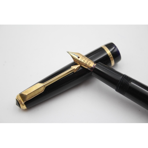 290 - Vintage PARKER Victory Black FOUNTAIN PEN w/ 14ct Gold Nib WRITING