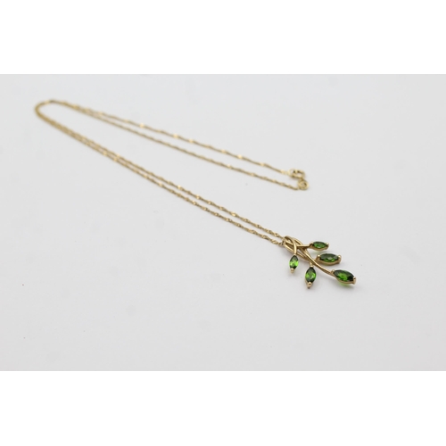 47 - 9ct Gold Diopside Leafy Drop Pendant Necklace (2.5g)