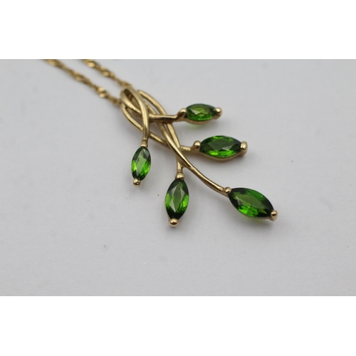 47 - 9ct Gold Diopside Leafy Drop Pendant Necklace (2.5g)