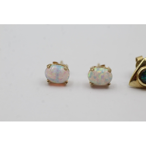 59 - 2x 9ct Gold Opal Cabochon Paired Stud Earrings (3.5g)