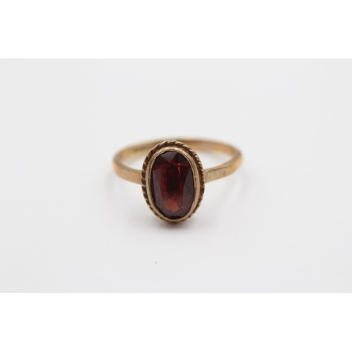 76 - 9ct Gold Vintage Garnet Solitaire Dress Ring (2.6g) size N