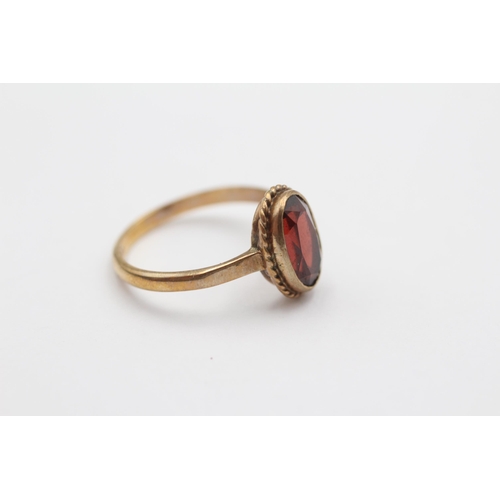 76 - 9ct Gold Vintage Garnet Solitaire Dress Ring (2.6g) size N