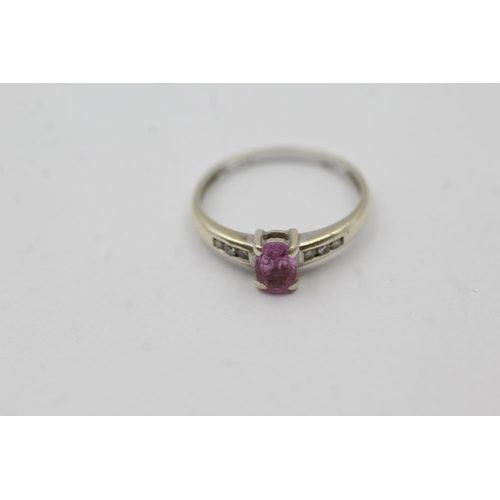 85 - 9ct White Gold Diamond And Pink Sapphire Solitaire And Shoulder Set Ring (1.5g) size L