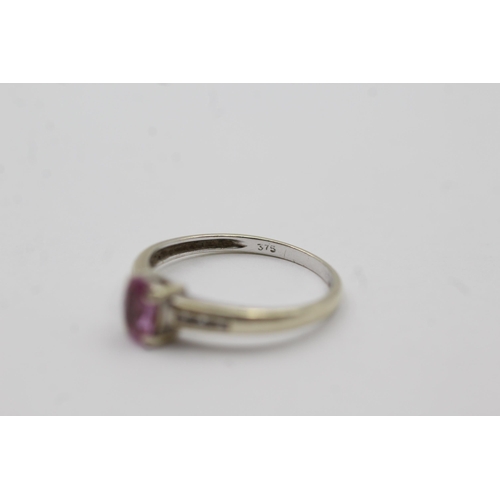 85 - 9ct White Gold Diamond And Pink Sapphire Solitaire And Shoulder Set Ring (1.5g) size L