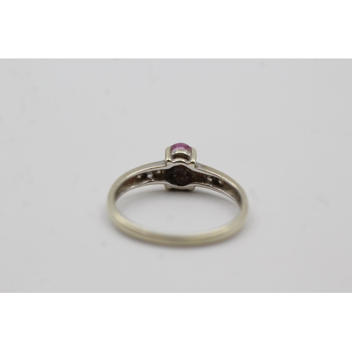 85 - 9ct White Gold Diamond And Pink Sapphire Solitaire And Shoulder Set Ring (1.5g) size L