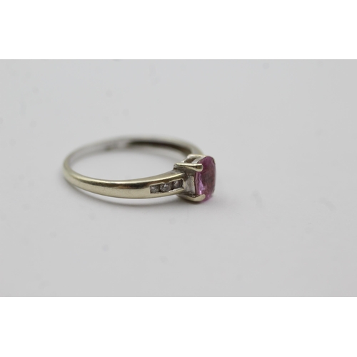 85 - 9ct White Gold Diamond And Pink Sapphire Solitaire And Shoulder Set Ring (1.5g) size L