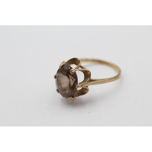 94 - 9ct Gold Smoky Quartz Oval Cut Open Ornate Setting Solitaire Statement Ring (3g) size R1/2