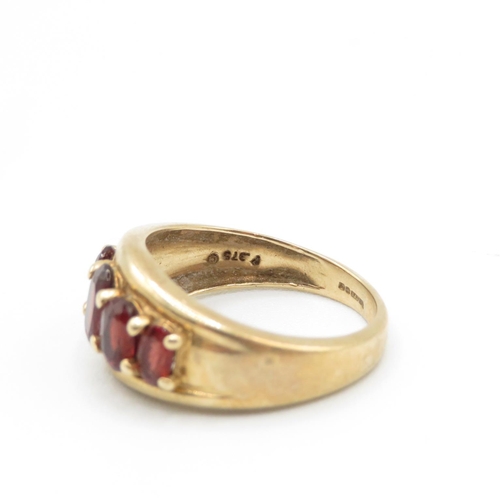 10 - 9ct gold ring with garnets size Q  4.5g