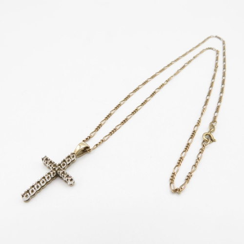 102 - 9ct gold necklace with cross pendant 50cm long  5.5g