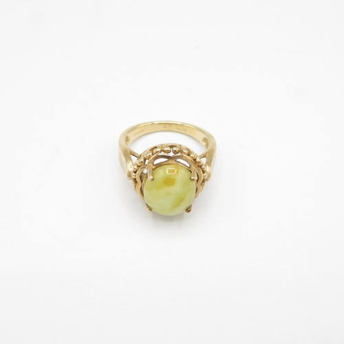 105 - 9ct gold and Agate ring size N  5.4g