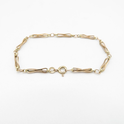 107 - 9ct gold bracelet 18cm long  3.7g