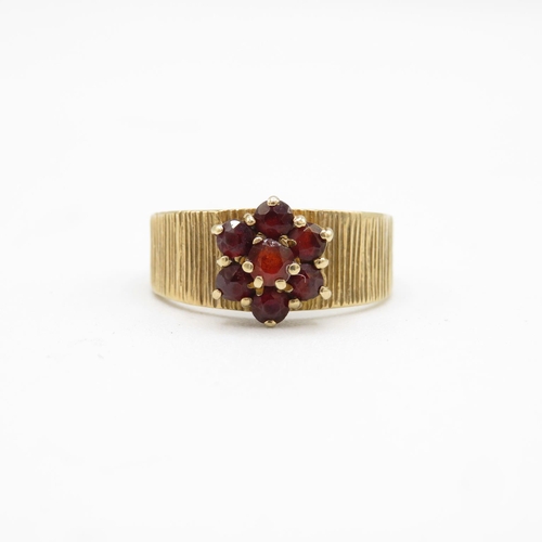 111 - 9ct gold and garnet bark effect ring size P  3.8g