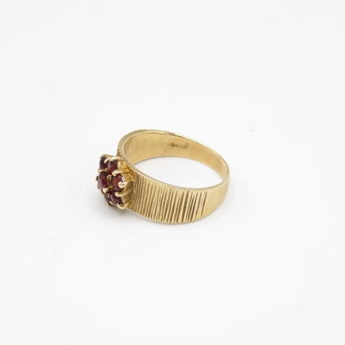 111 - 9ct gold and garnet bark effect ring size P  3.8g