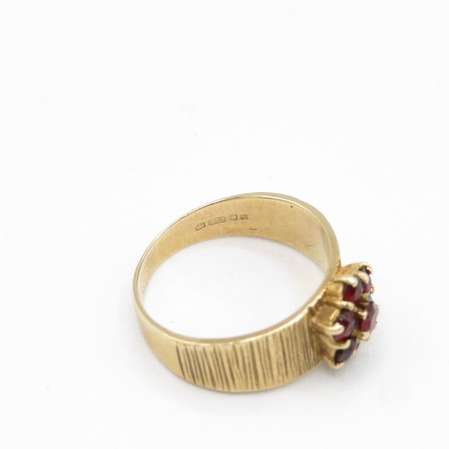 111 - 9ct gold and garnet bark effect ring size P  3.8g