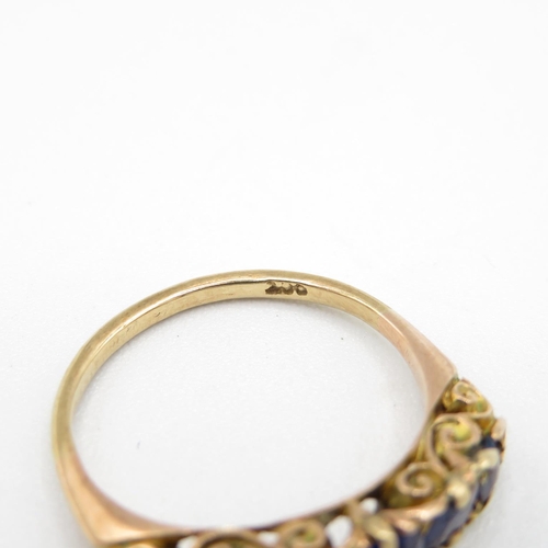 118 - 9ct gold and sapphire ring size P  2.5g