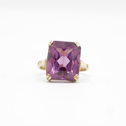 120 - 9ct gold and amethyst ring size M  5.4g