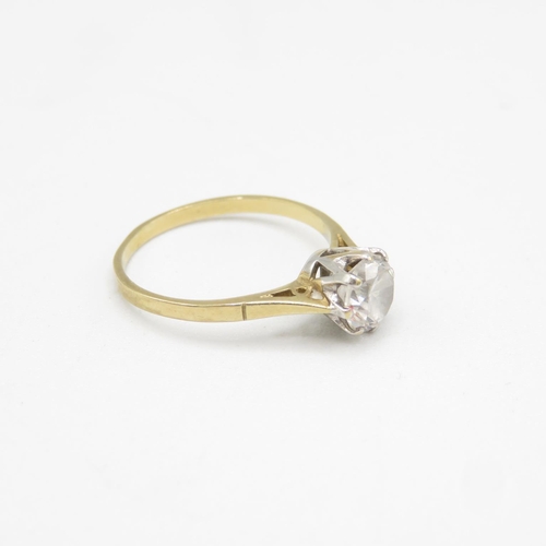 131 - 9ct gold and CZ ring size M  1.7g