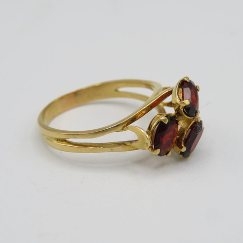 147 - 18ct gold and garnet ring size P  3.8g