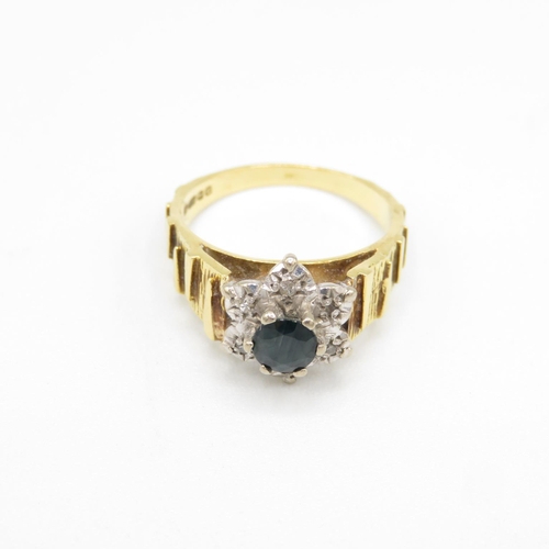 158 - 18ct gold, diamond and sapphire ring size M  6g