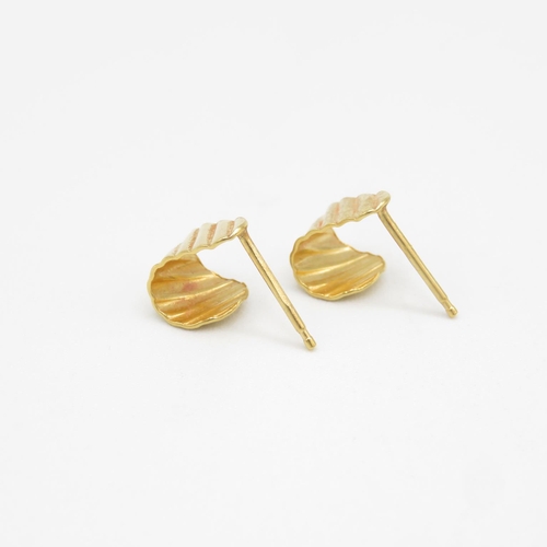 168 - 2x pairs 18ct gold earrings  3.6g