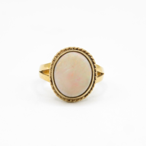 176 - 18ct gold and opal ring size O  4.6g