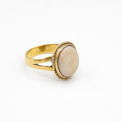 176 - 18ct gold and opal ring size O  4.6g