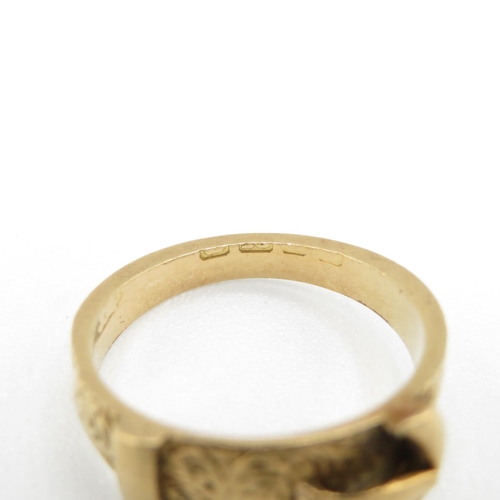 178 - 18ct gold buckle ring size K  4.3g