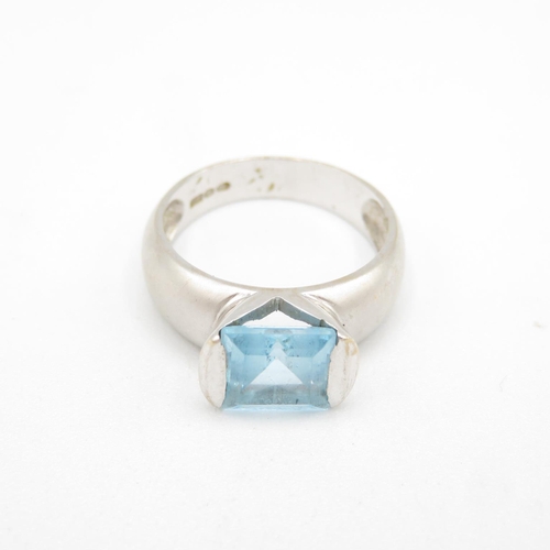 179 - 18ct white textured gold with aquamarine size N  5.8g