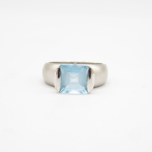 179 - 18ct white textured gold with aquamarine size N  5.8g