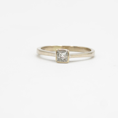 180 - 18ct gold and diamond ring size P  2.9g