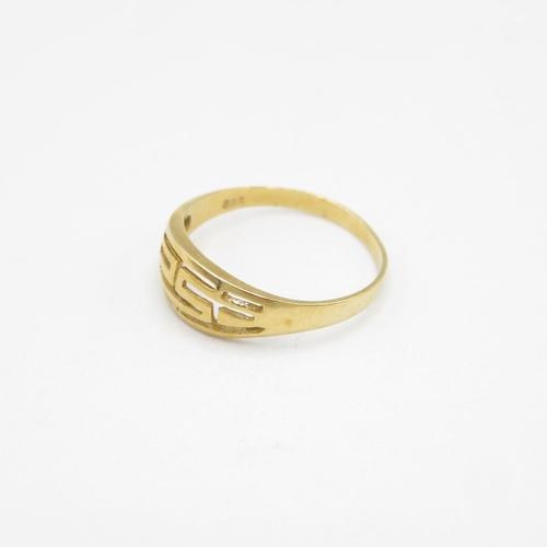 189 - 14ct gold ring size O  1.5g