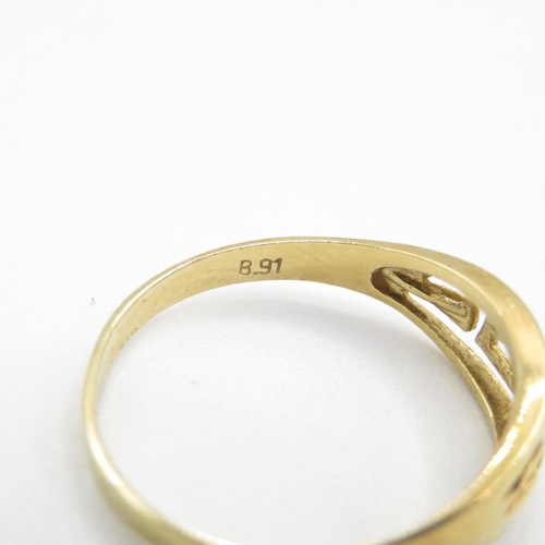 189 - 14ct gold ring size O  1.5g