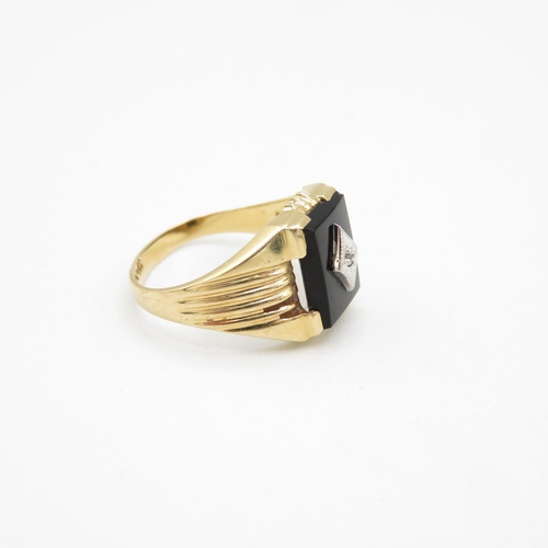 195 - 14ct gold onyx and diamond ring size L  3g