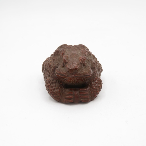 267 - Carved fruitwood toad grasping a pearl with incredible detailing - no damage - 55mm long