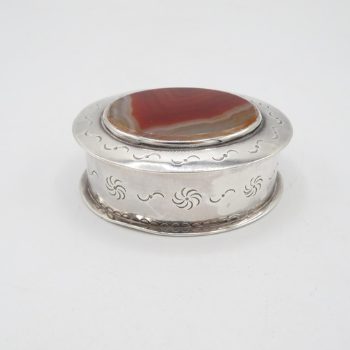 272 - Silver and agate snuff box with full English HM no damage to agate  65mm long  75.8g