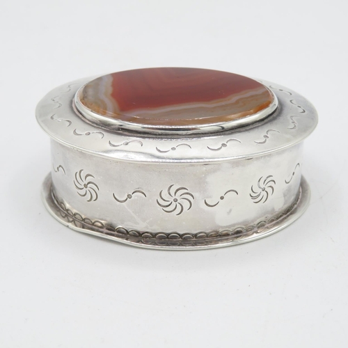 272 - Silver and agate snuff box with full English HM no damage to agate  65mm long  75.8g