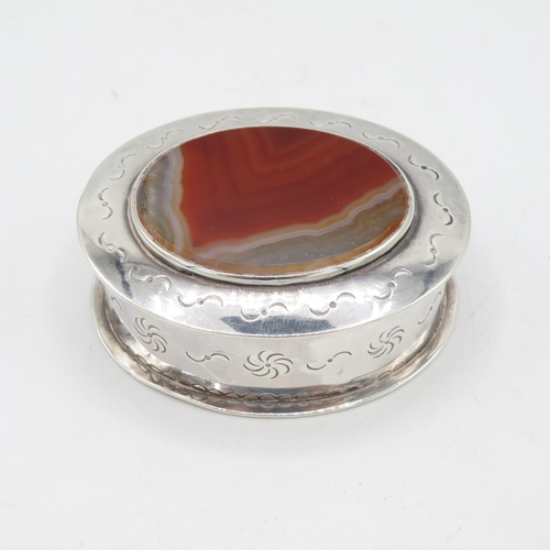 272 - Silver and agate snuff box with full English HM no damage to agate  65mm long  75.8g